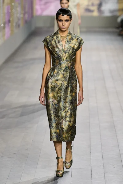 Look 28